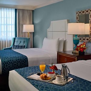 Mobility Accessible Junior Suite 2 Queens Tub